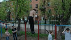 Площадка для воркаута в городе Пермь №882 Средняя Современная фото