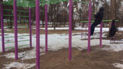 Площадка для воркаута в городе Дзержинск №2758 Маленькая Современная фото