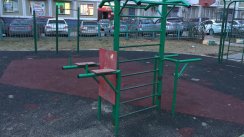 Площадка для воркаута в городе Москва №5059 Маленькая Современная фото