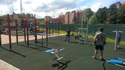 Площадка для воркаута в городе Светлогорск №5432 Средняя Современная фото