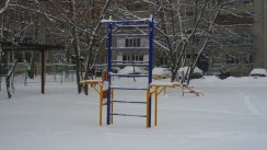 Площадка для воркаута в городе Пенза №420 Маленькая Современная фото