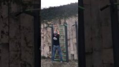 Подтягивания на одной руке начальный уровень