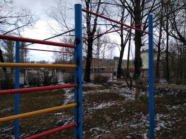 Бюджетный вариант площадки для воркаута Бюджетный вариант площадки для воркаута