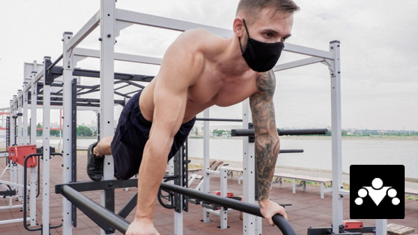 Второе Летнее Обновление на Street Workout Photostock Второе Летнее Обновление на Street Workout Photostock